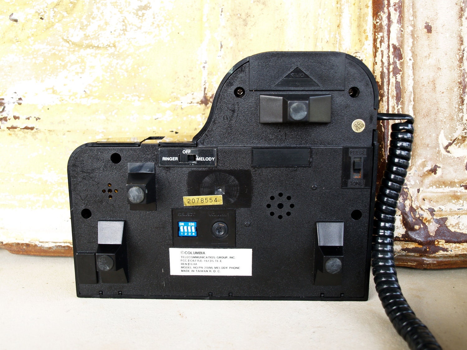 RADICAL EIGHTIES PHONE /// Retro Decor // 1980s Telephone /// Vintage Phone /// Vintage Telephone /// Vintage Piano Phone