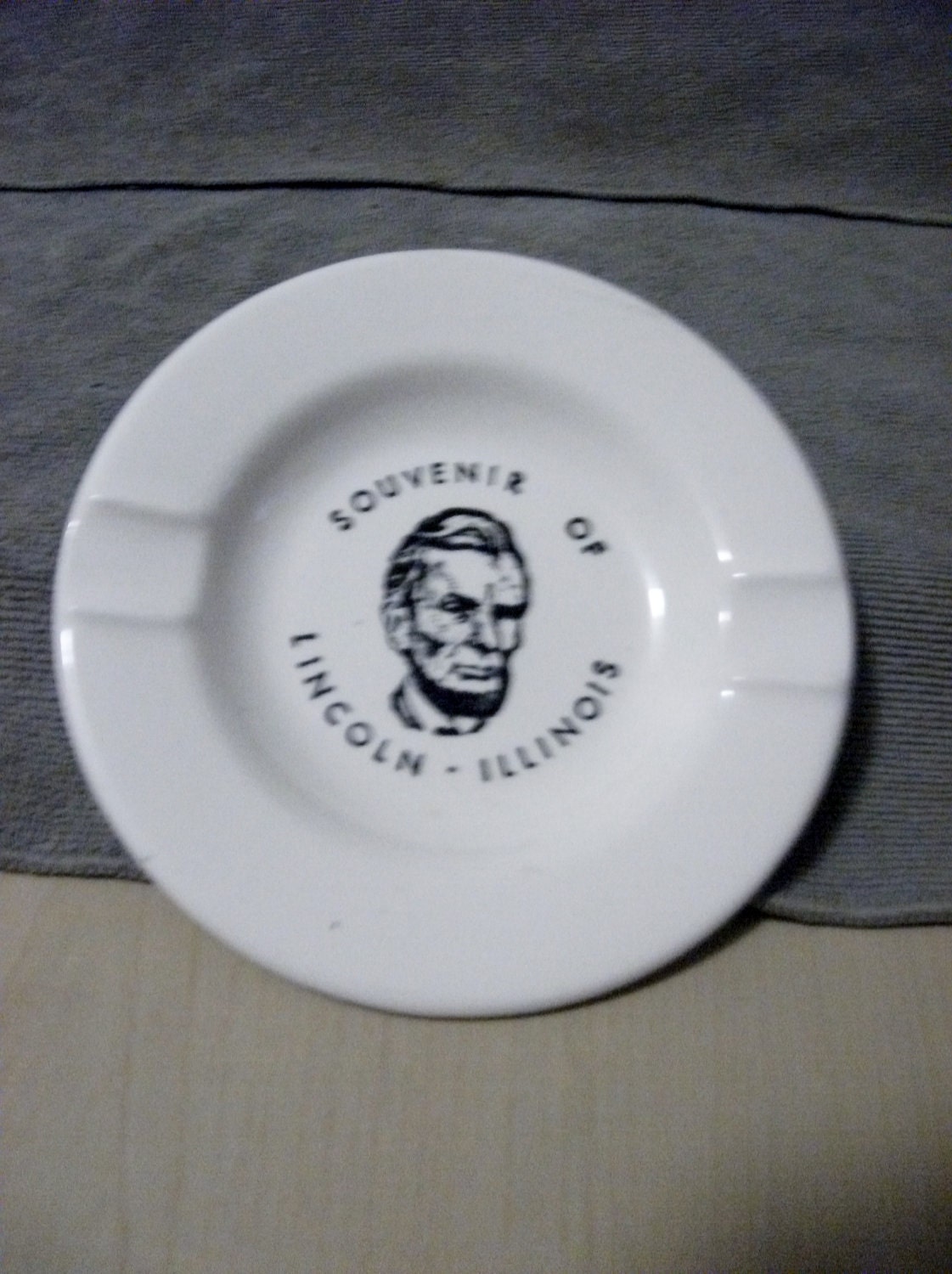 SALE 20% Off Vintage White Abraham Lincoln Souvenir Ashtray from Stetson Factory Outlet NoW ONLY 8 USD