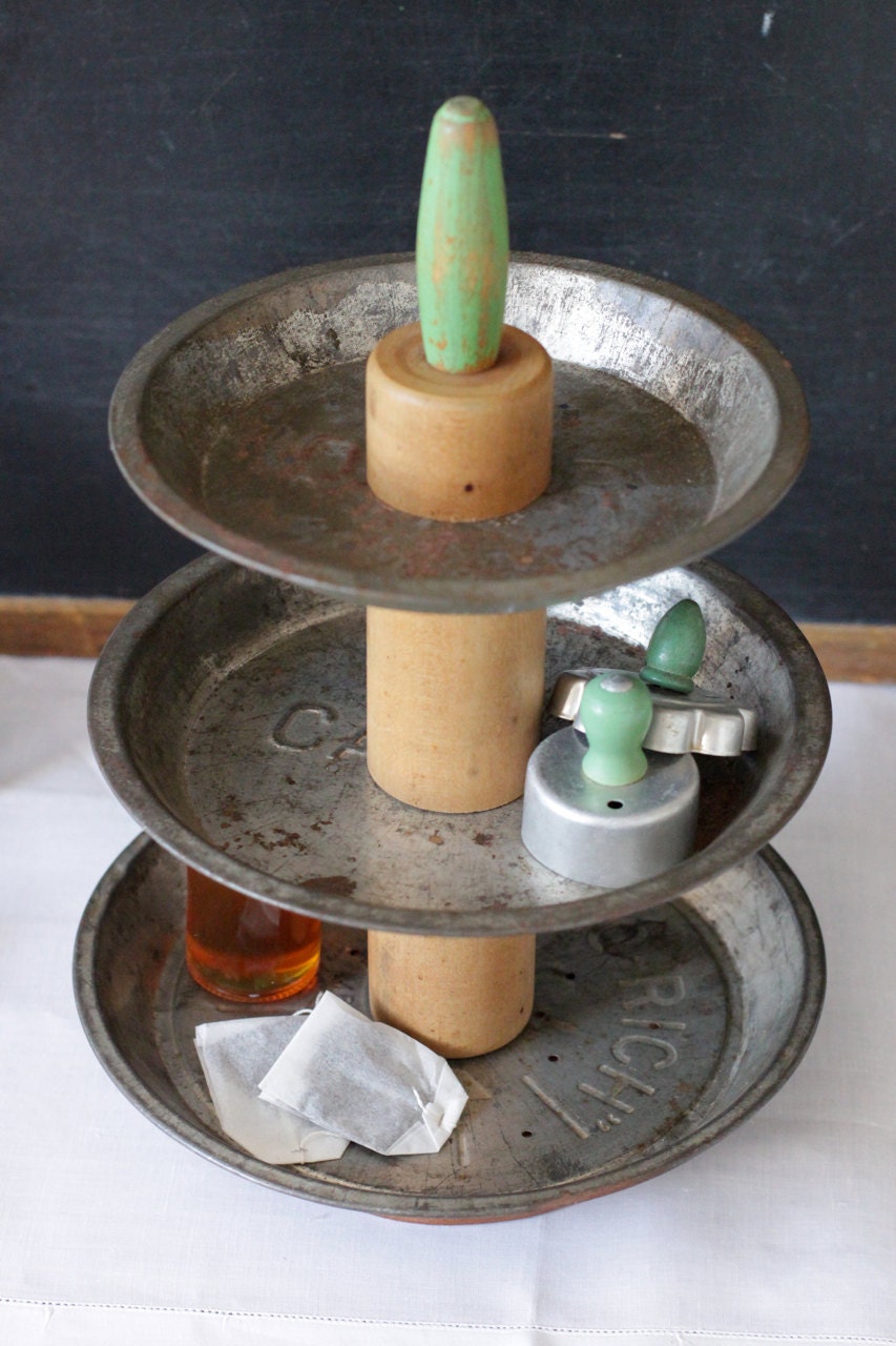 Metal 3-Tier Kitchen Organizer Caddy with Vintage Pie Plates