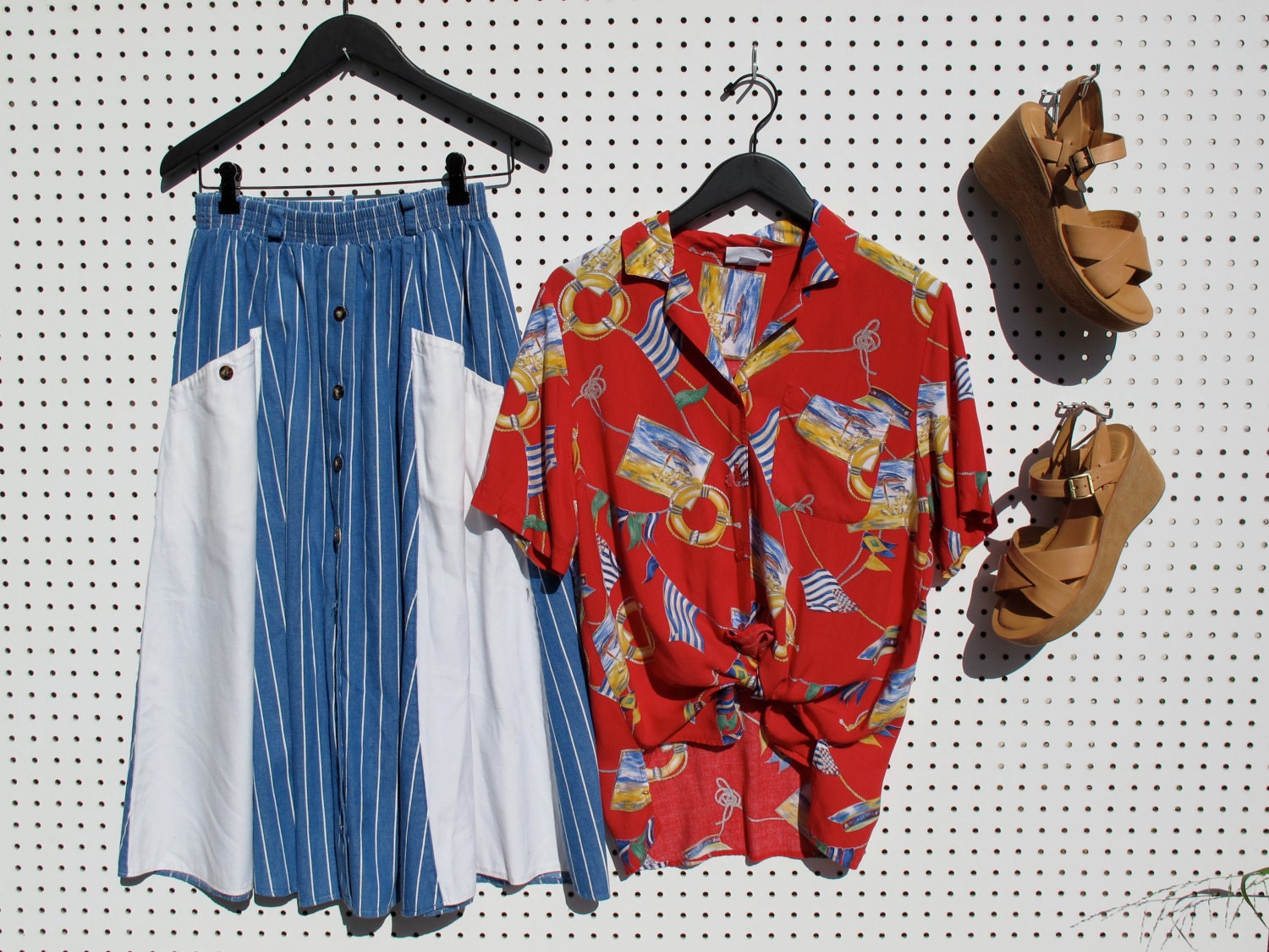 red summer vacation beach print / button down