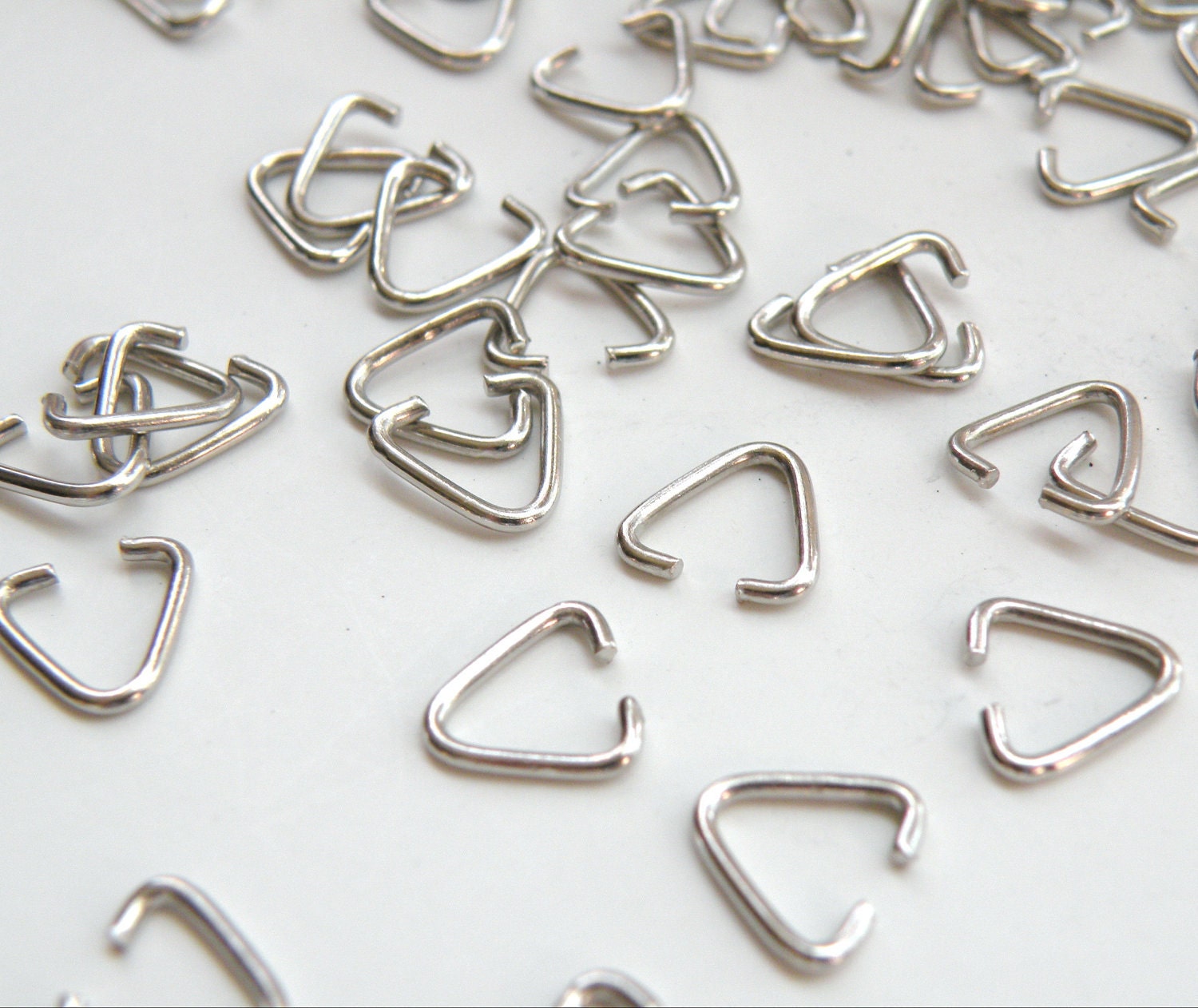 100 Triangle Jump Rings antique silver pinch bail 10x10x5mm 18 gauge DB03299