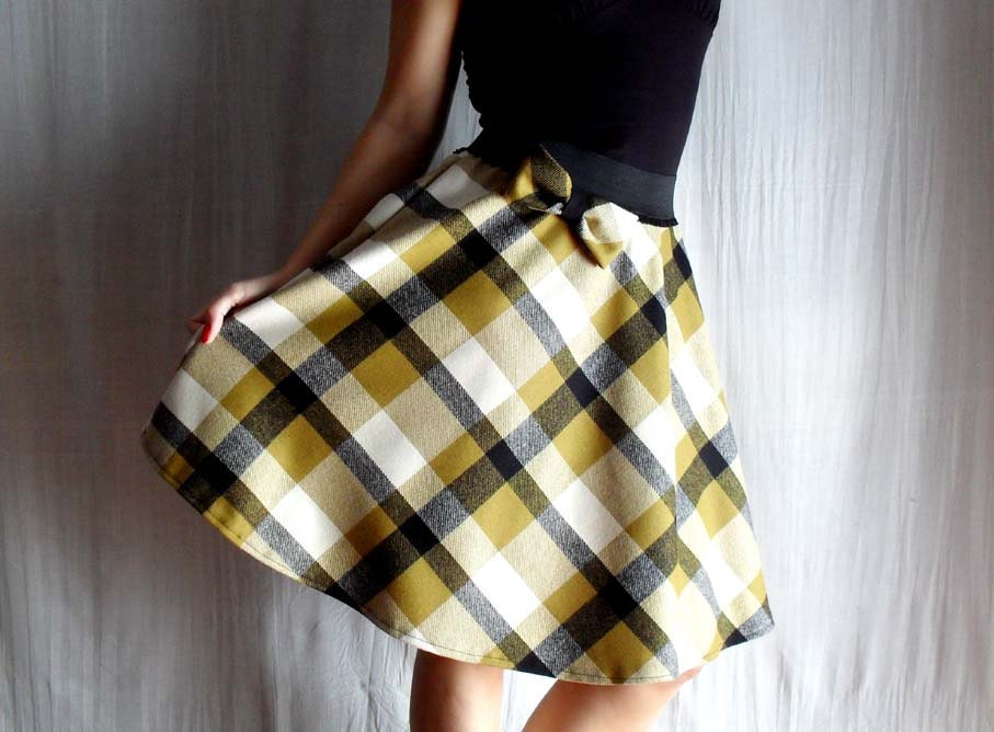 Plaid circle skirt in mustard and black - Sizes from XS to L - LAST PIECE