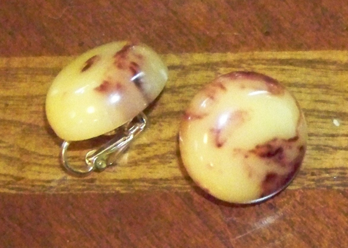 Vintage Burgundy Red and Cream Colored Marbled Round Clip Back Earrings