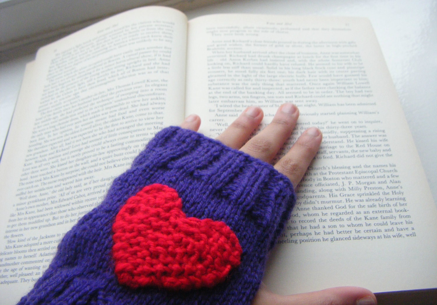 Fingerless Gloves in Purple with a love heart