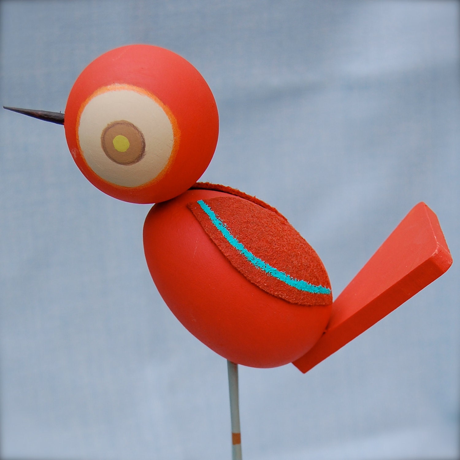 Retro POPPY red TWEET wooden bird figure