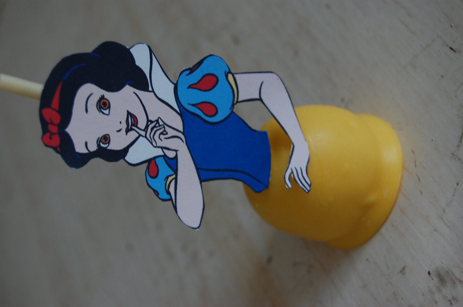 Snow White Cake Pops