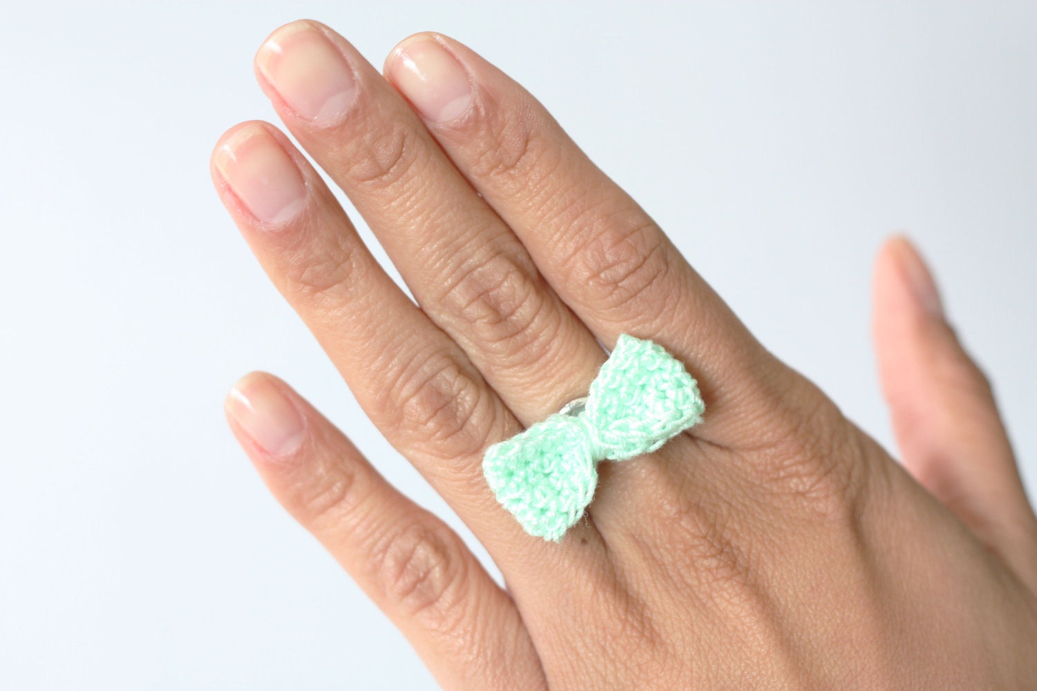 handmade crochet bow ring set // 2 pack // theLOVEstitch // put a bow on it