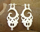 Swril Wave White Bone Post Earrings Tribal Style - Gauges Plugs Bone Horn - PE002 B