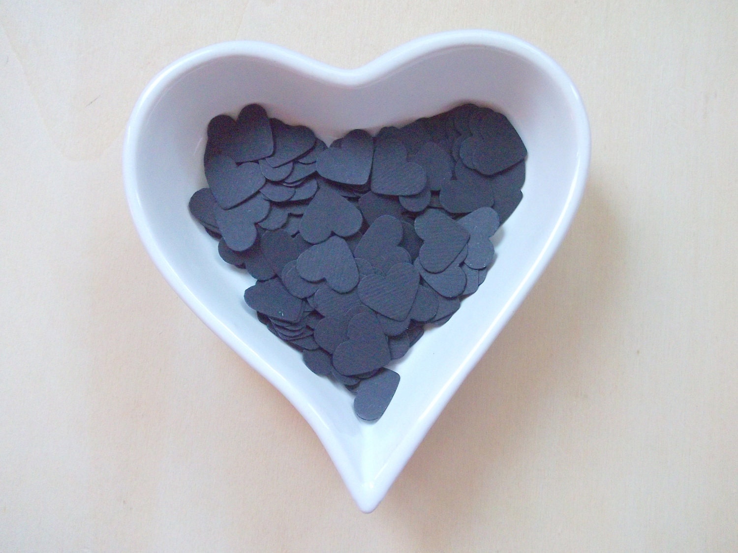 Confetti - 200 paper hearts - Party - Birthday cake - Spring - Summer - Halloween - Dark
