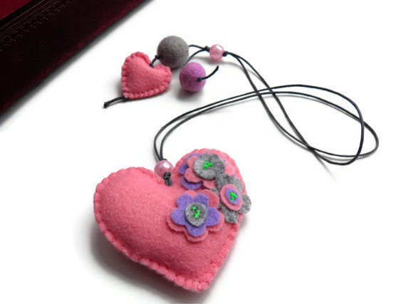 Felt bookmark with a pink heart /back to school/felt Heart /felt toy/gift for child/Christmas gift under 15/ Ready to Ship