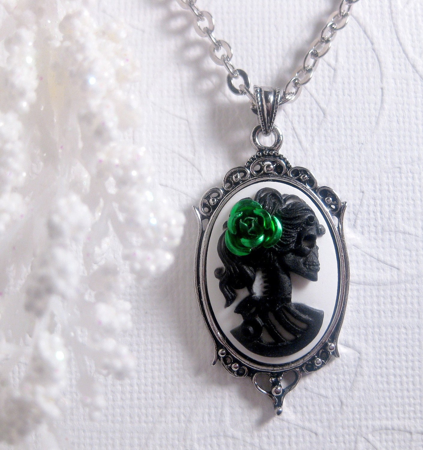 Green Rose Lolita Cameo Necklace Black And White Lady Skeleton