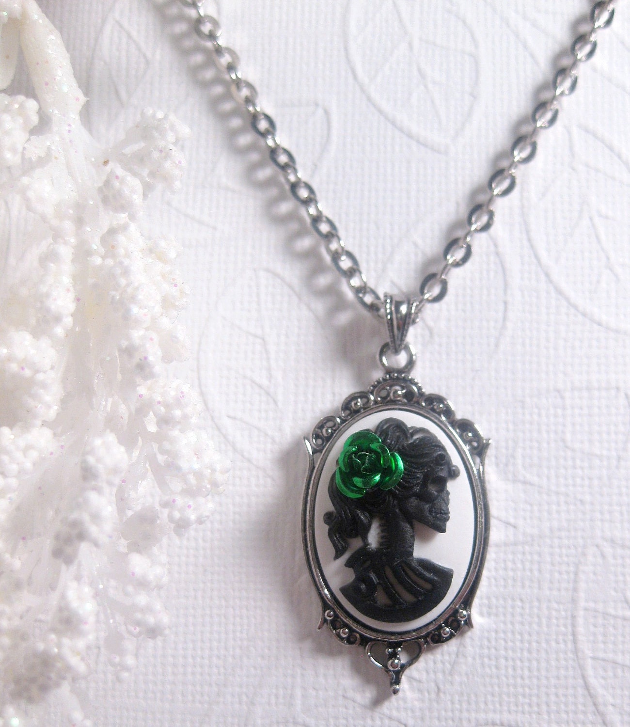 Green Rose Lolita Cameo Necklace Black And White Lady Skeleton
