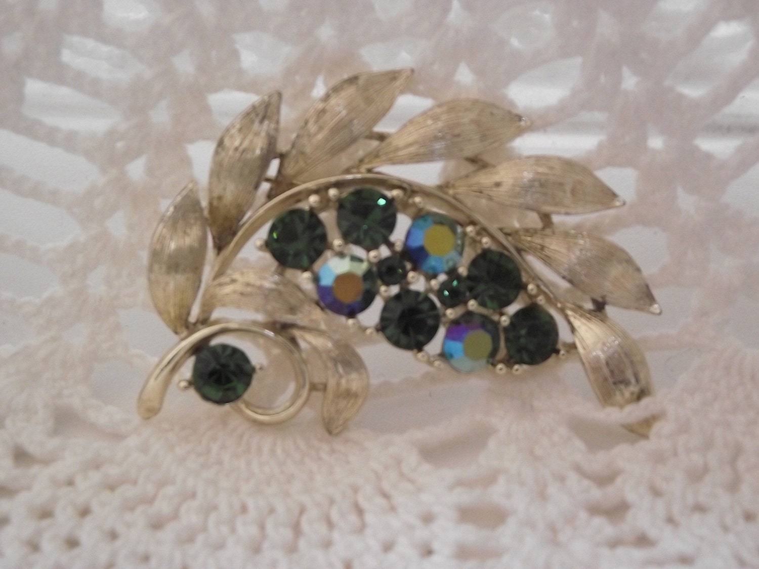 Vintage Brooch Pin LISNER marked. leaf design