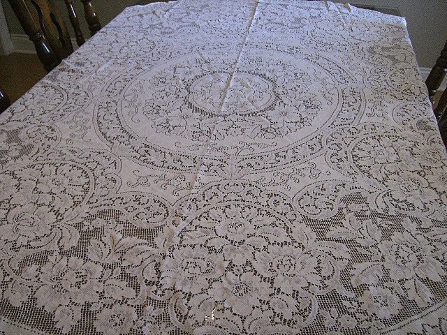 Vintage tablecloth Quaker lace Ecru 70X66 oval