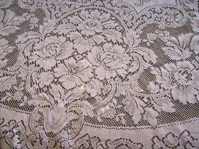 Vintage tablecloth Quaker lace Ecru 70X66 oval