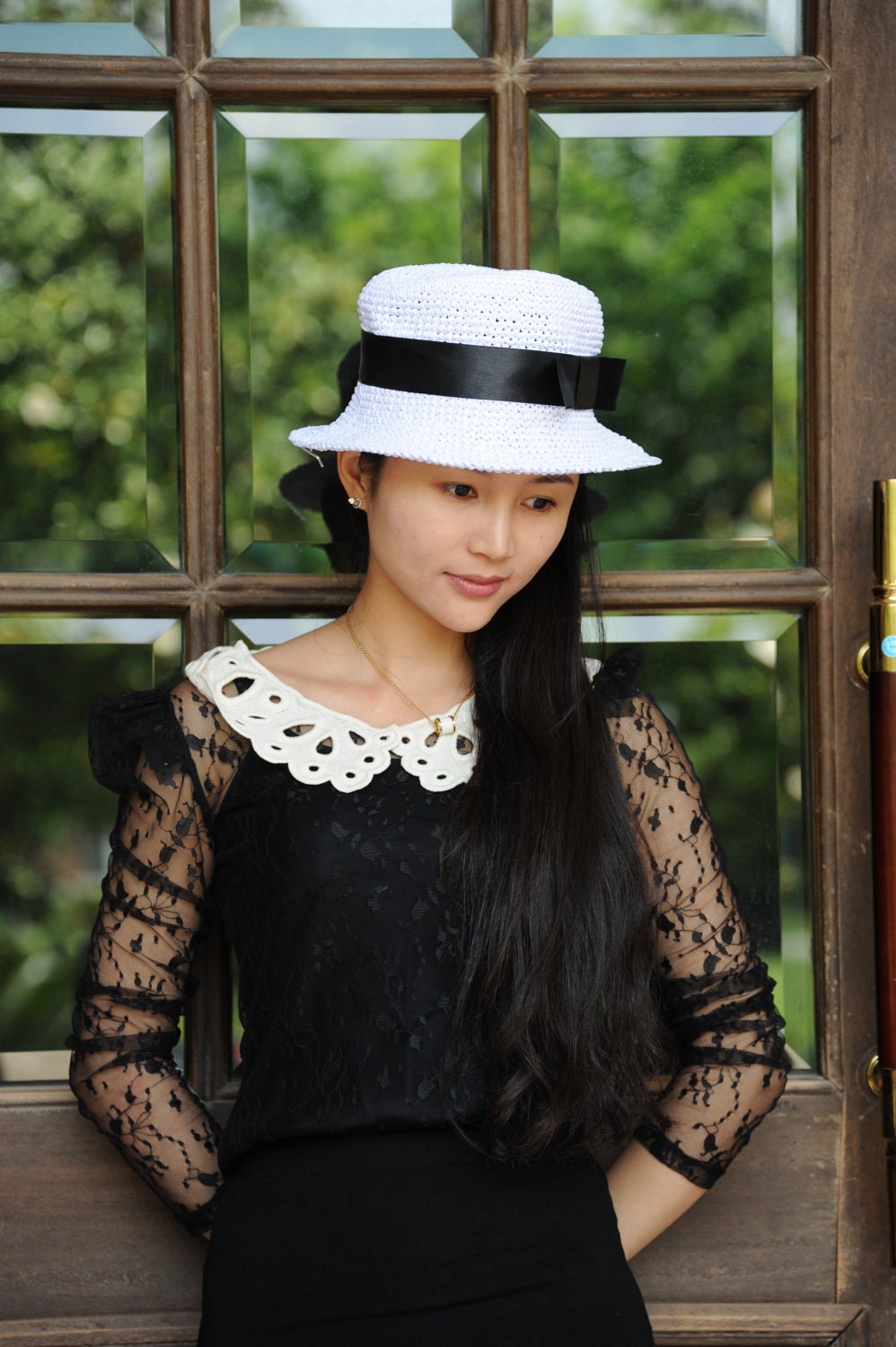 crochet hat handmade women summer straw hat with brim in White color exquisite style