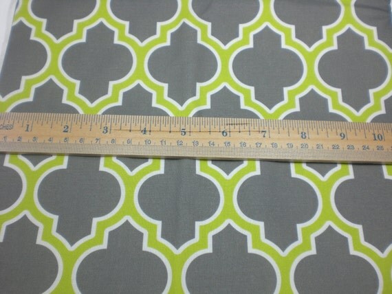 Moroccan Lattice Quatrefoil Fabric Quarter - gray