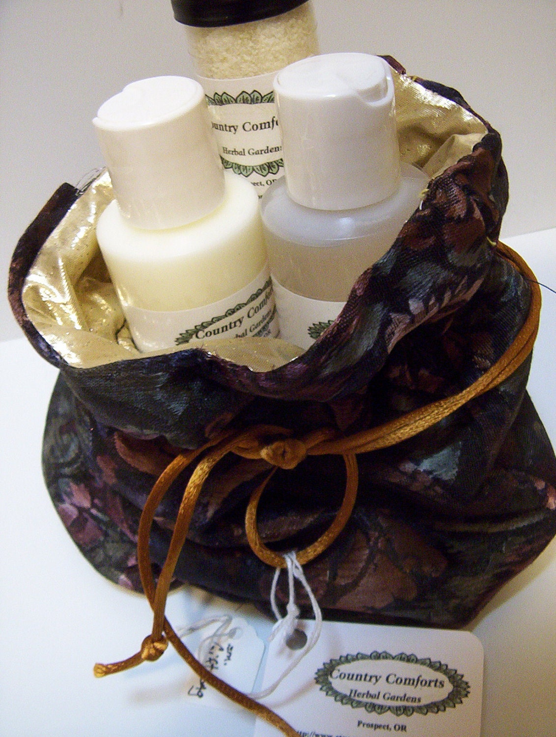 On Sale - Bath & Body Gift Bag - Choose from 4 fragrances - Contains 1 - 4 oz Body Wash, Lotion, Milk Bath and free lip balm