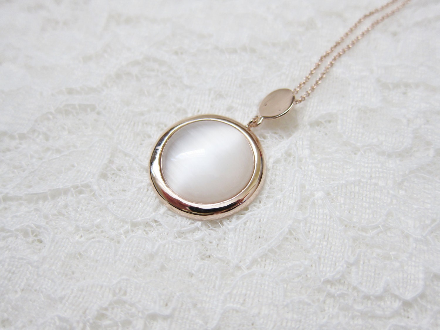 Cat's eye necklace. Gold Necklace.