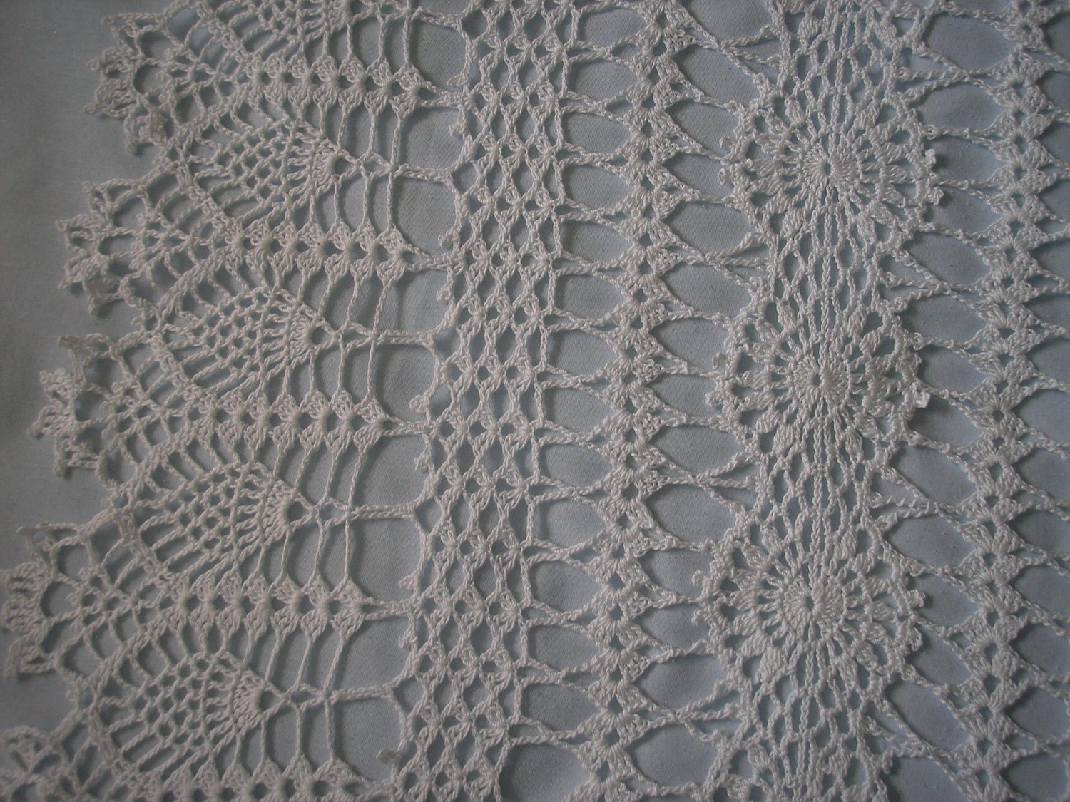 Large Oval White Centerpiece Doily / Tabletopper / Pineapples / New