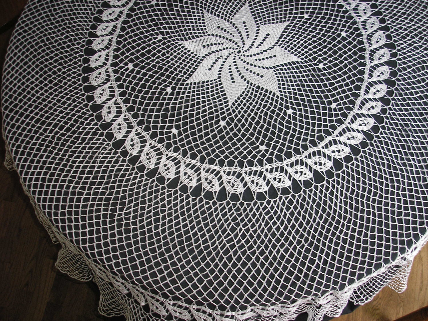White Tablecloth / Round /  Centerpiece / Tabletopper / Gift