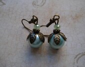 Light Mint Glass Pearl's Earring