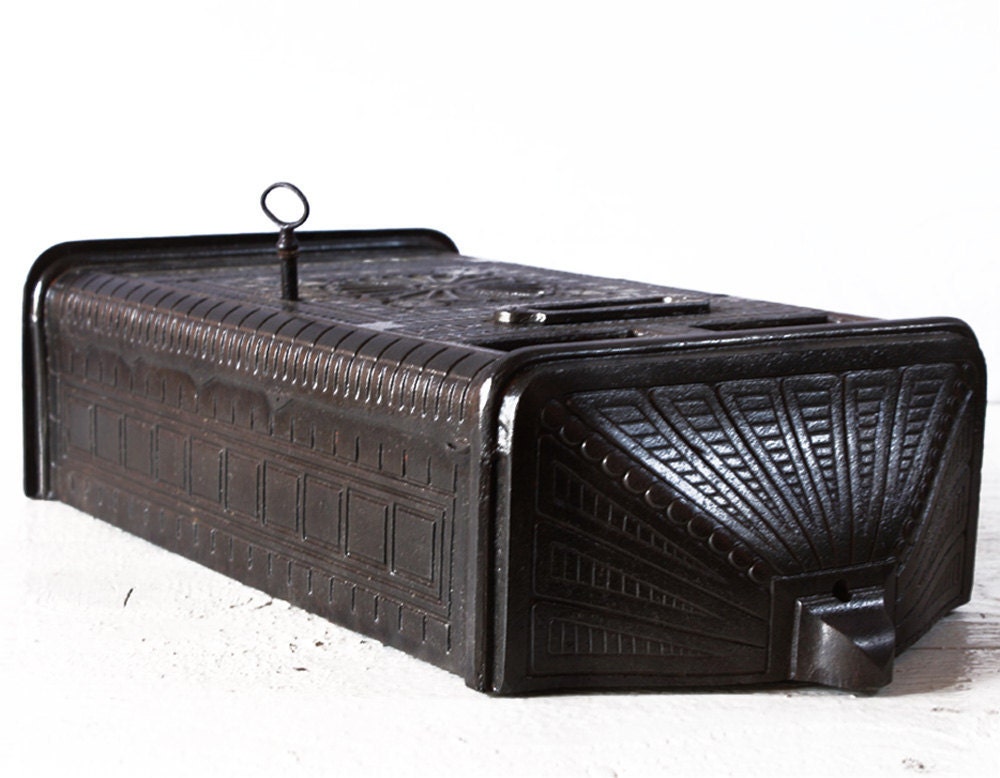 ORIGINAL French  Cast iron  art deco MAILBOX 1900  with its original antique key