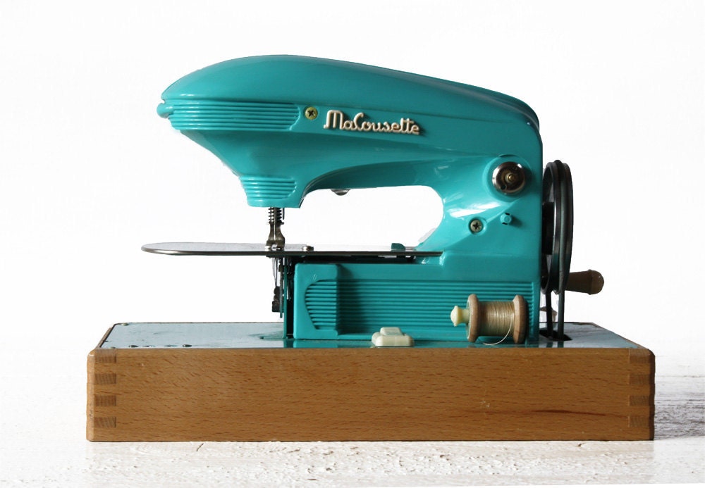 Lovely old french CHILD SEWING machine - Old Toy  - Ma COUSETTE