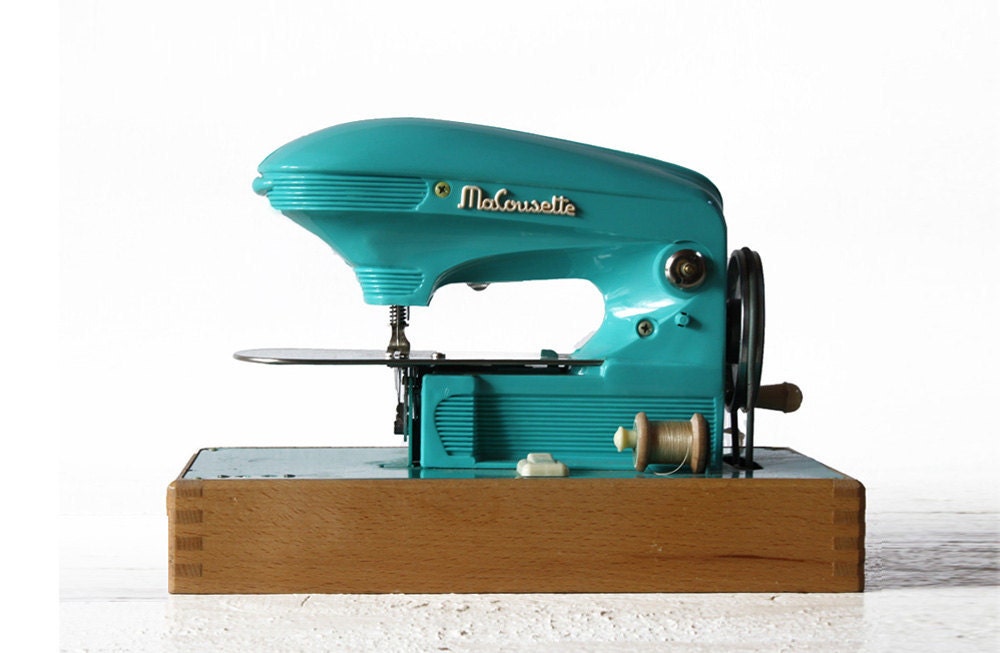 Lovely old french CHILD SEWING machine - Old Toy  - Ma COUSETTE