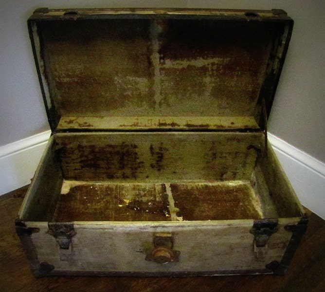 Antique U.S. soldier's footlocker