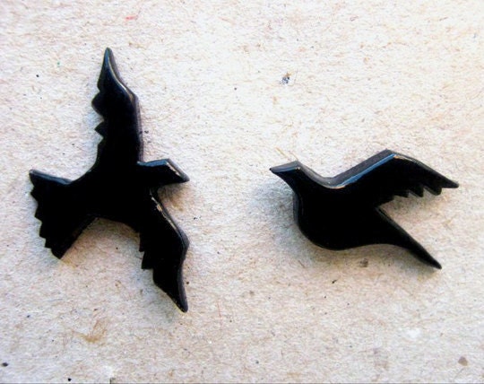 Black Wings - polymer clay stud earrings - trampsandglams