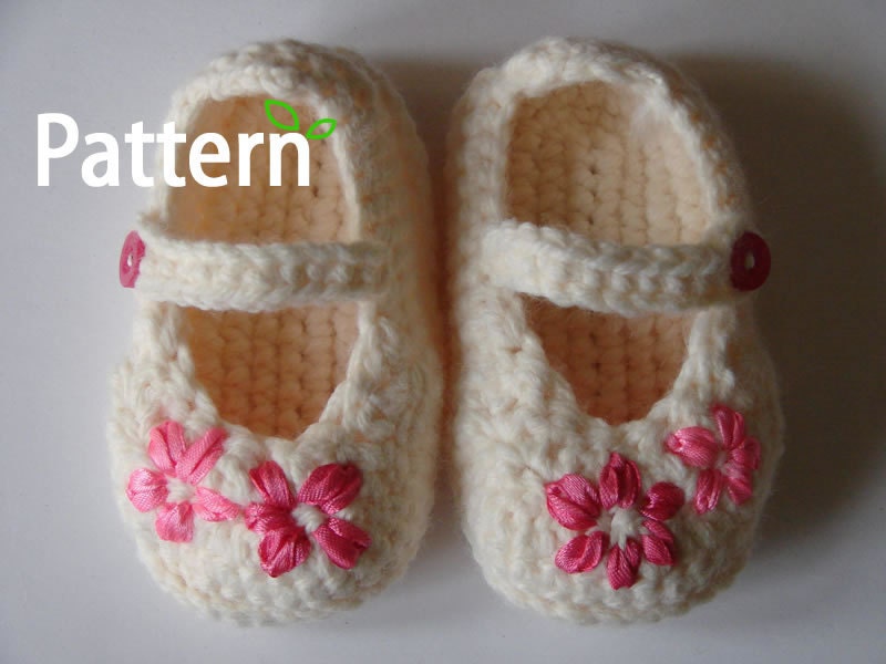 Crochet Pattern (PDF file) Baby Embroidered Shoes - In 4 sizes.