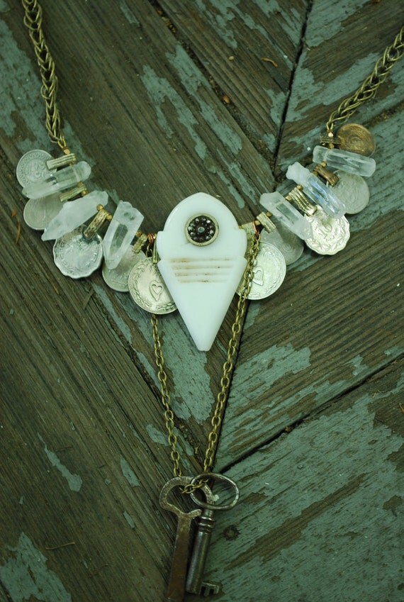 Sibyla -white tribal belly dance talhakimt pendent