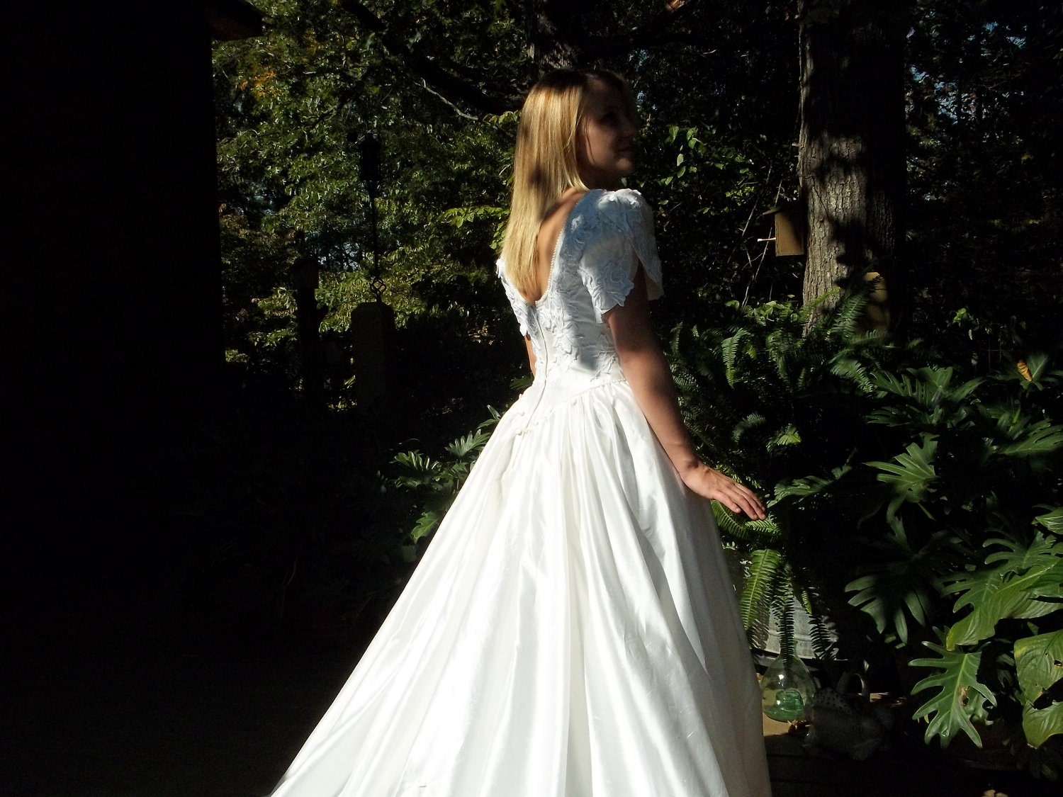 Wedding Dress in Satin White with tulip short sleeve