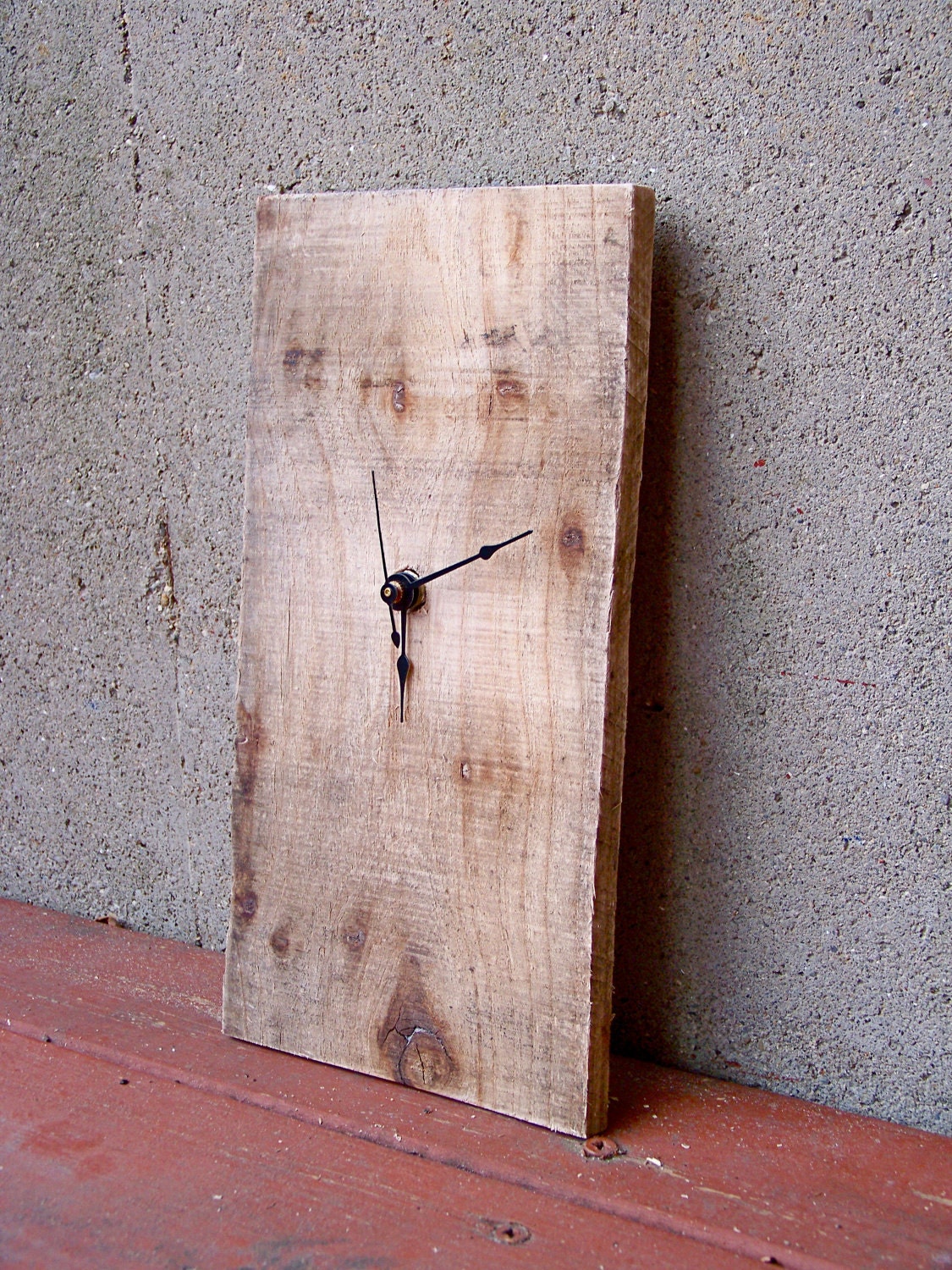 Minimalist Reclaimed Wood Pallet Clock