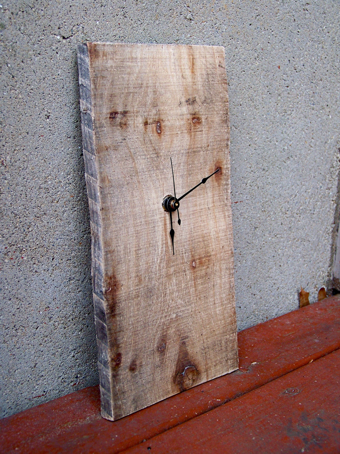 Minimalist Reclaimed Wood Pallet Clock