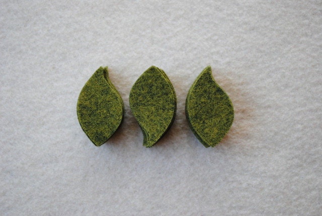 30 Piece Die Cut WOOL Felt Leaves, Style No. 6 in Relish