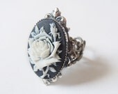 Ice Queen's Rose: Elegant Gothic Lolita Ring