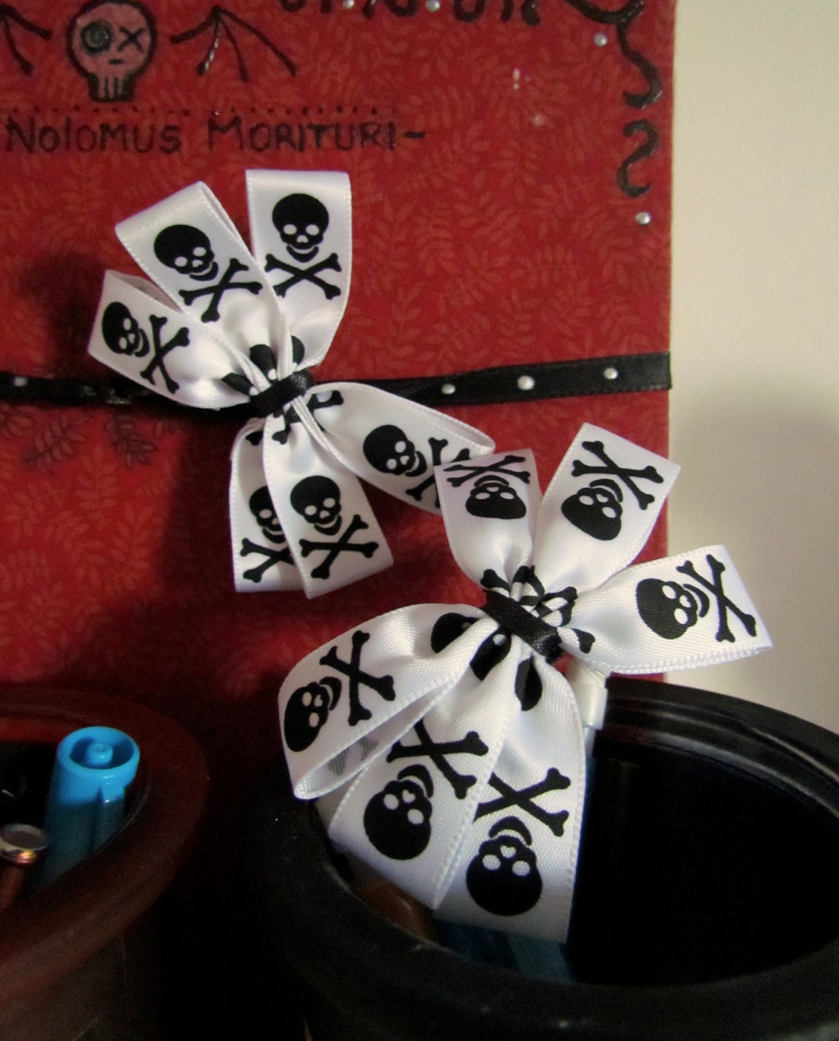 Small Set of Two Skull and Crossbones Bow Clips