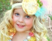 Pink Pineapple is an adorable Chunky Bubblegum style necklace with a Flower pendant...