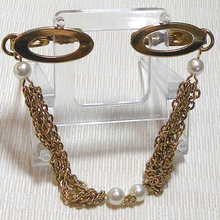 Vintage Sweater Guard Multi Chain Faux Pearl Oval