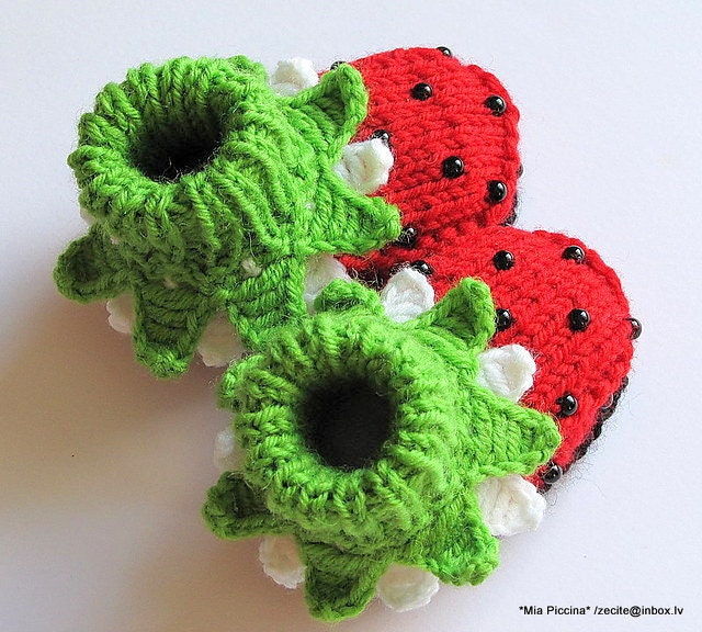 Knitted Baby girl booties "Ladybugs", baby girl shoes, knitting, kids clothing / size 4-6M