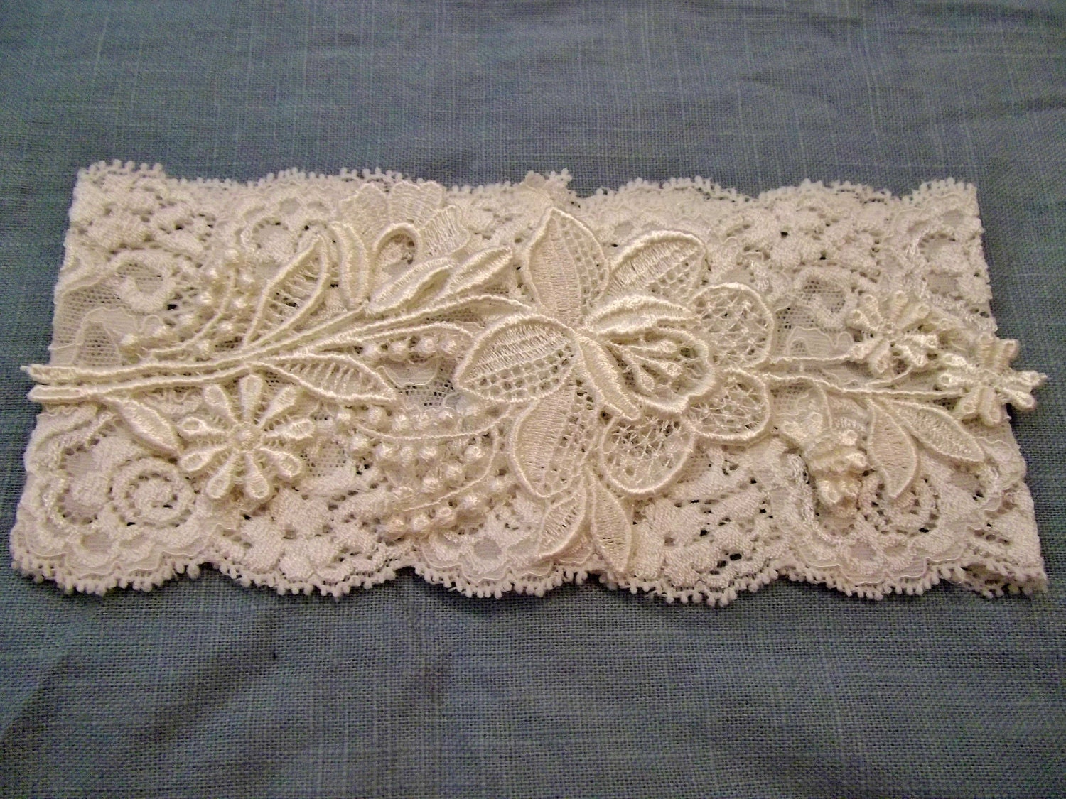 Ivory Lace Applique Garter