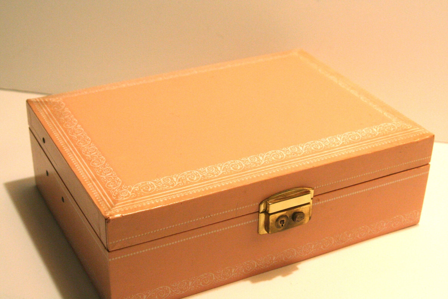 Vintage Ladies Jewelry Box by Mele Hollywood Regency Petal Pink Ballet Pink Blush with white and gold details