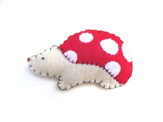 Woodland mushroom hedgehog magnet, number 32