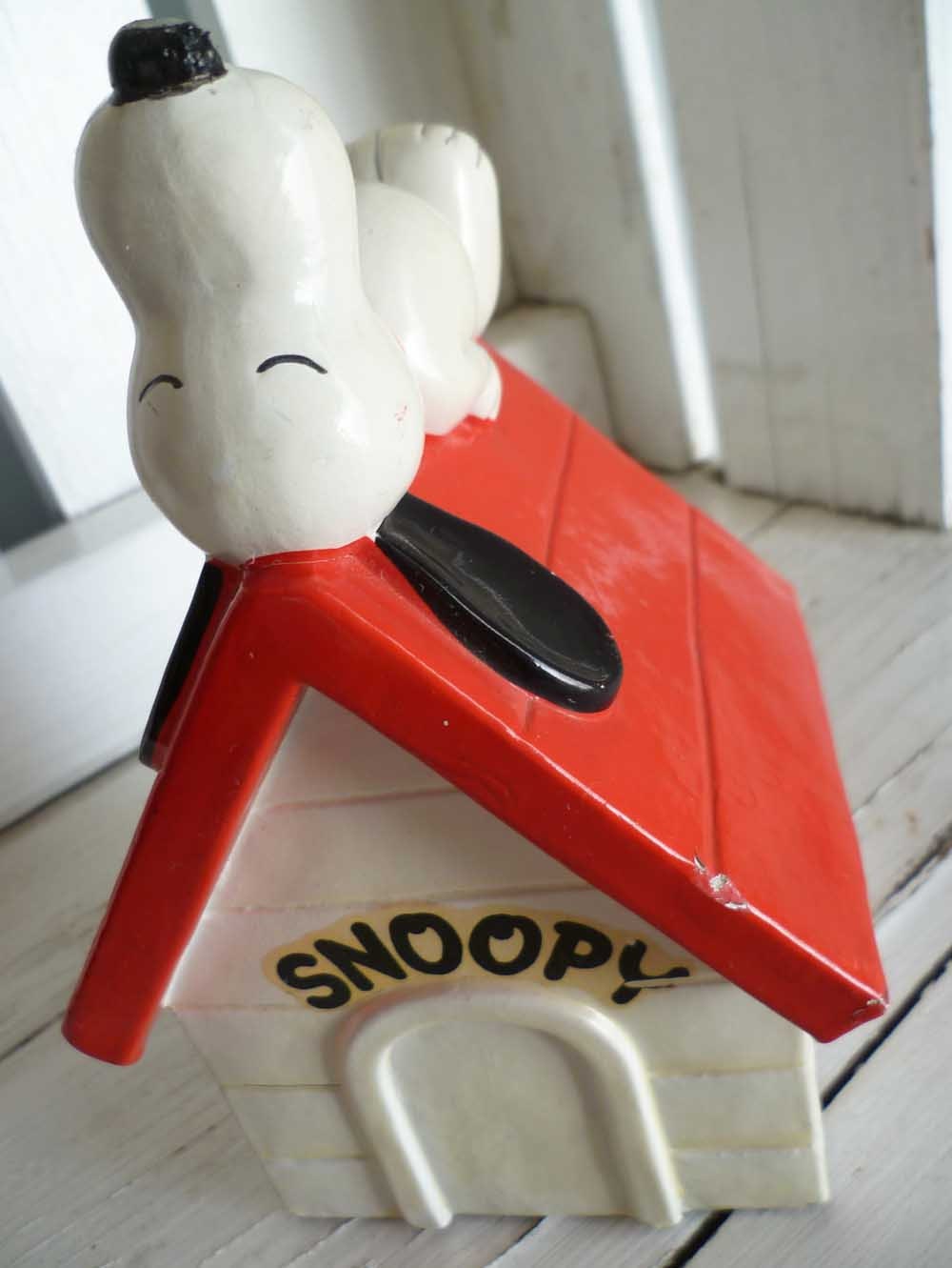 Vintage Snoopy Bank - Ceramic - Peanuts - Dog House - 70s