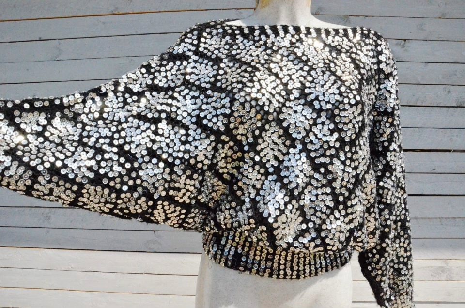 FREE SHIPPING Shiny sequins pull with bat sleeves