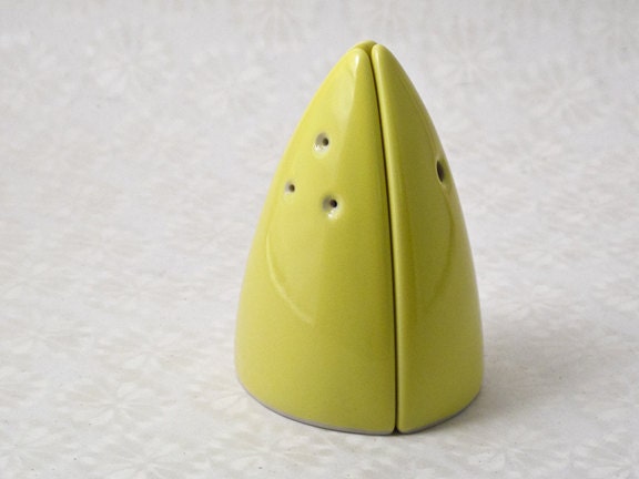 modern salt pepper spice shakers No. 001 "hummus"