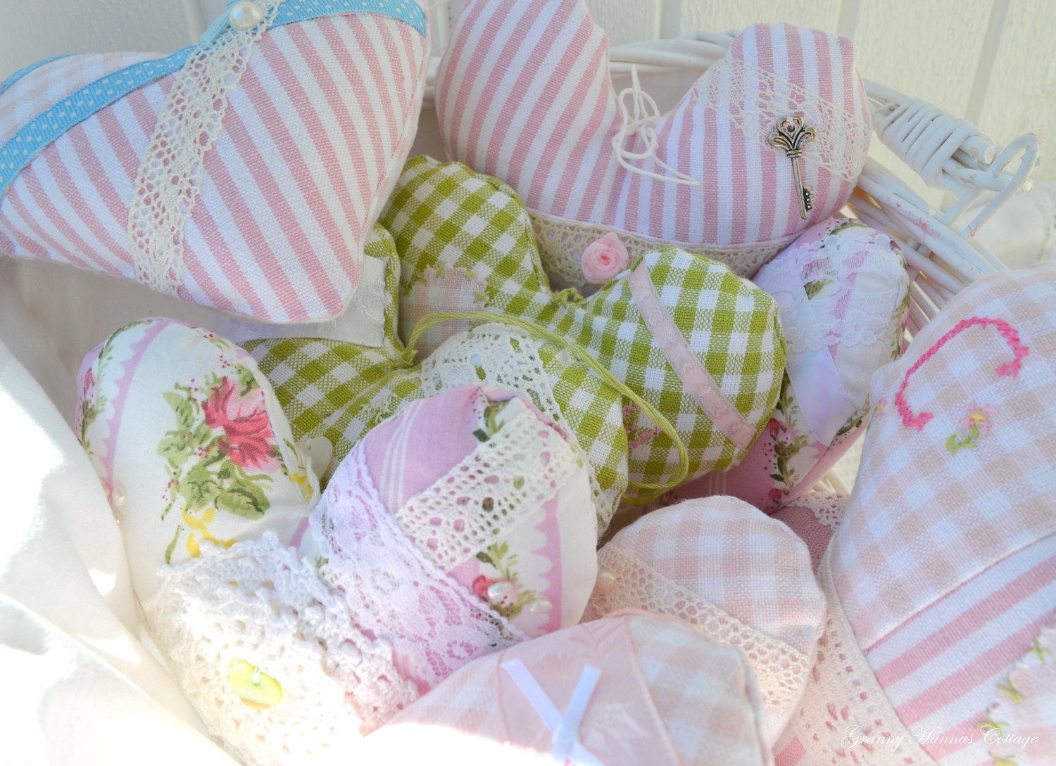 Cottage fabric heart handmade Swedish valentine padded lace green white