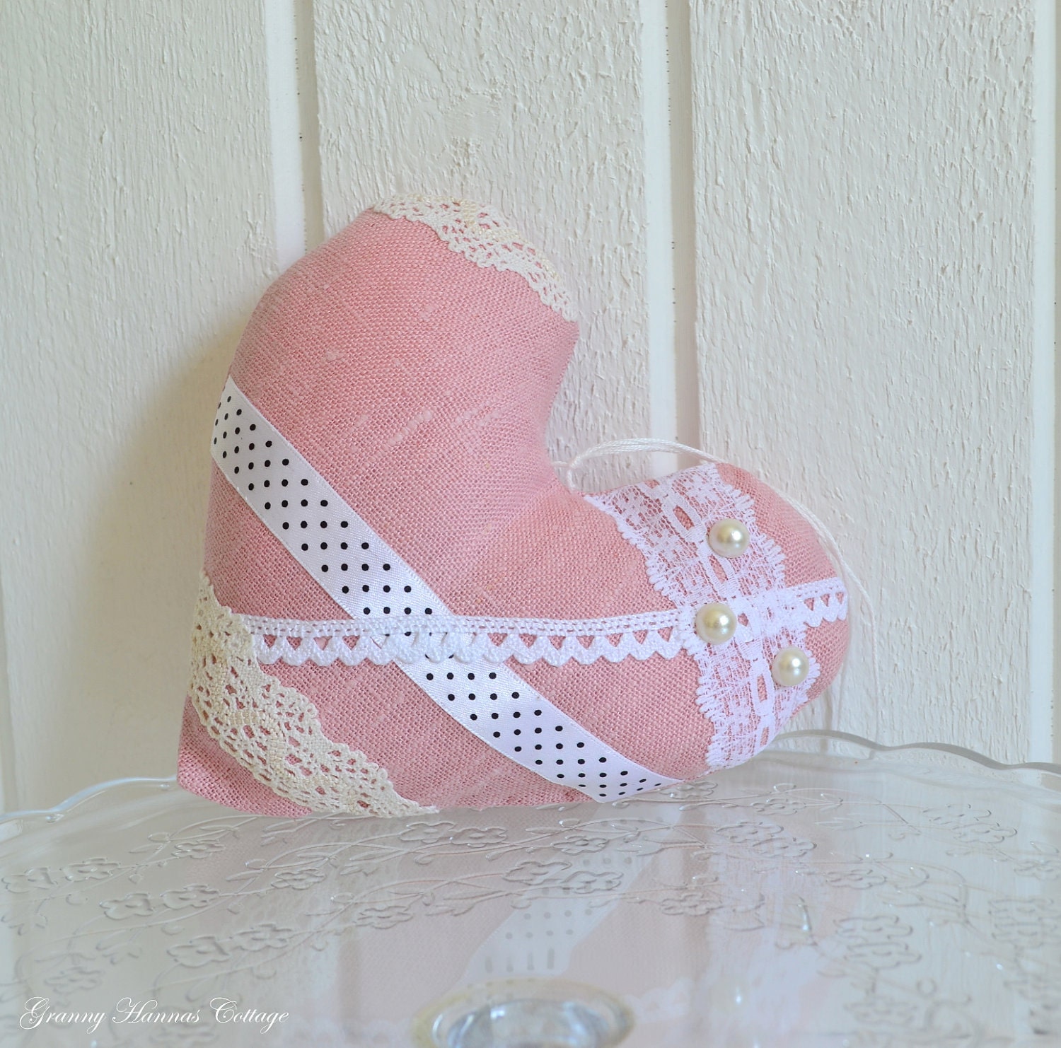 Fabric heart cottage style valentine handmade in Sweden romantic padded lace pink white